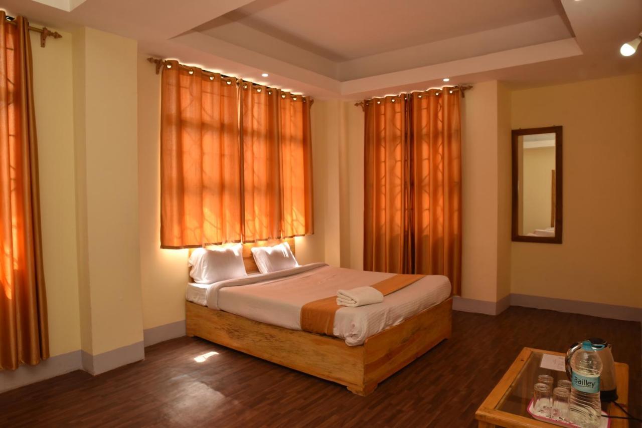 Hotel City Palace Inn 실롱 외부 사진
