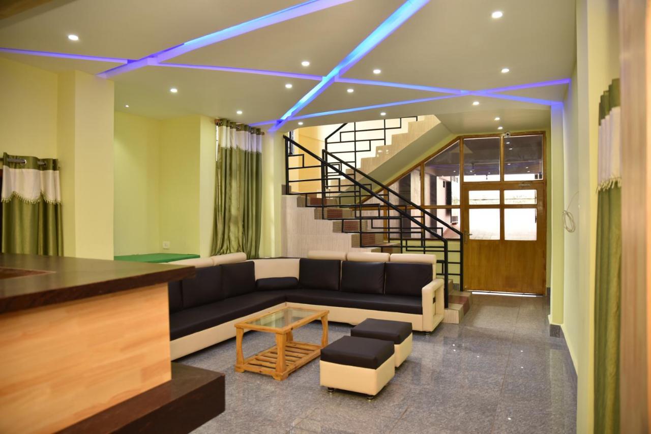 Hotel City Palace Inn 실롱 외부 사진